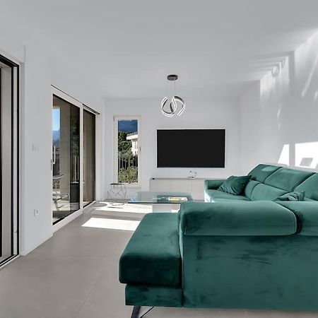 Apartman Delux With Private Pool - Makarska Exklusiv Tučepi Exteriör bild
