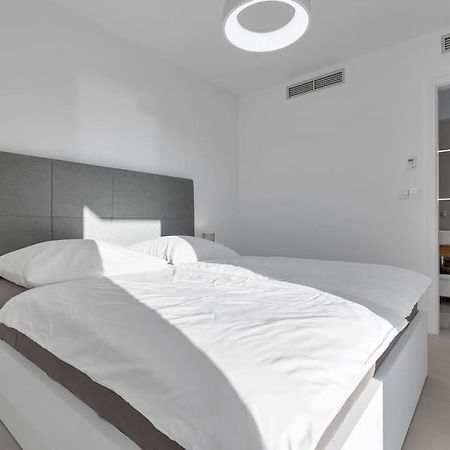 Apartman Delux With Private Pool - Makarska Exklusiv Tučepi Exteriör bild