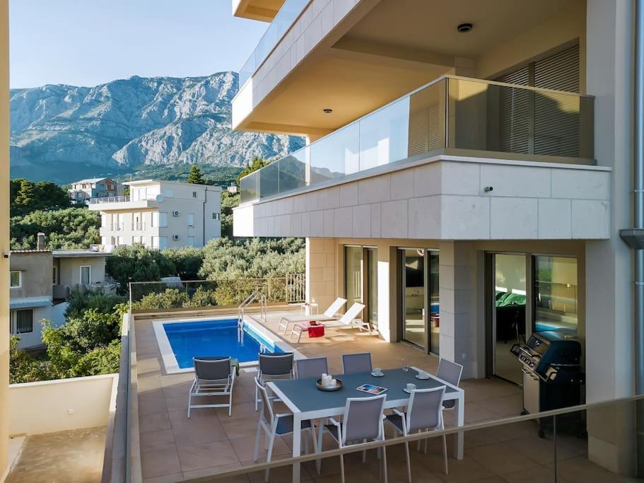 Apartman Delux With Private Pool - Makarska Exklusiv Tučepi Exteriör bild