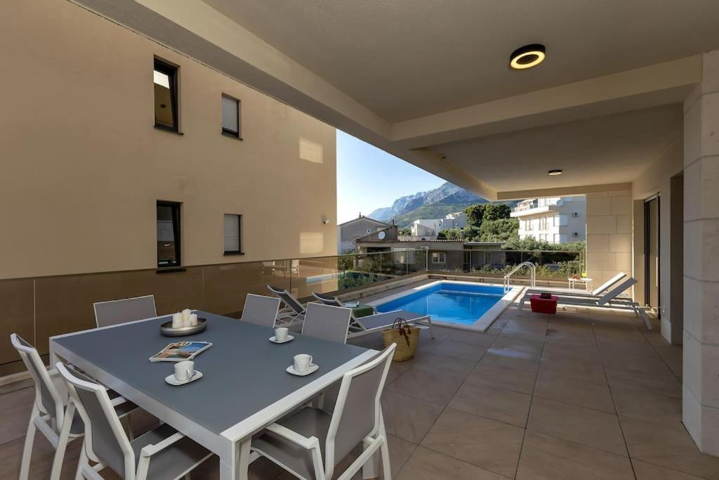 Apartman Delux With Private Pool - Makarska Exklusiv Tučepi Exteriör bild