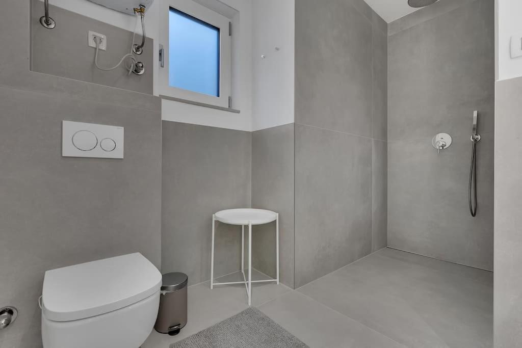 Apartman Delux With Private Pool - Makarska Exklusiv Tučepi Exteriör bild