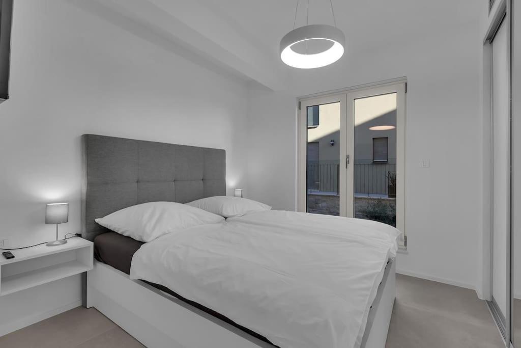 Apartman Delux With Private Pool - Makarska Exklusiv Tučepi Exteriör bild