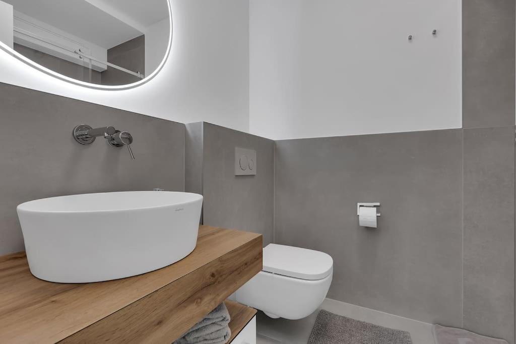 Apartman Delux With Private Pool - Makarska Exklusiv Tučepi Exteriör bild