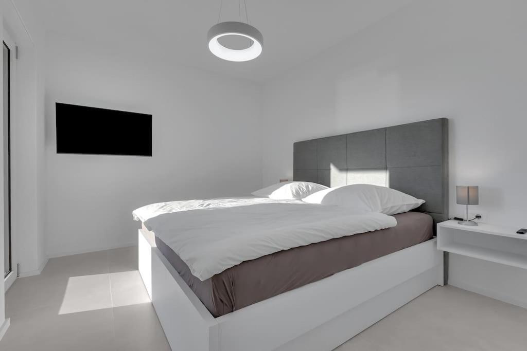Apartman Delux With Private Pool - Makarska Exklusiv Tučepi Exteriör bild