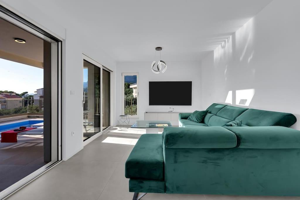 Apartman Delux With Private Pool - Makarska Exklusiv Tučepi Exteriör bild