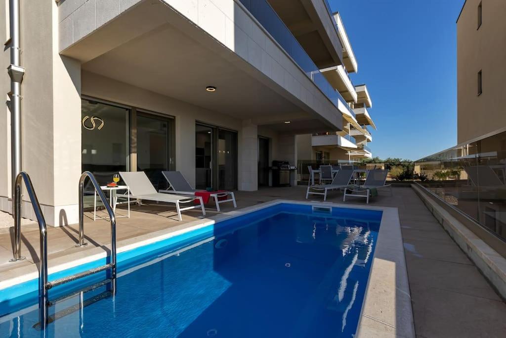 Apartman Delux With Private Pool - Makarska Exklusiv Tučepi Exteriör bild