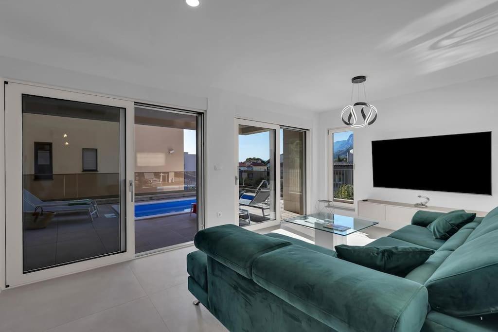 Apartman Delux With Private Pool - Makarska Exklusiv Tučepi Exteriör bild