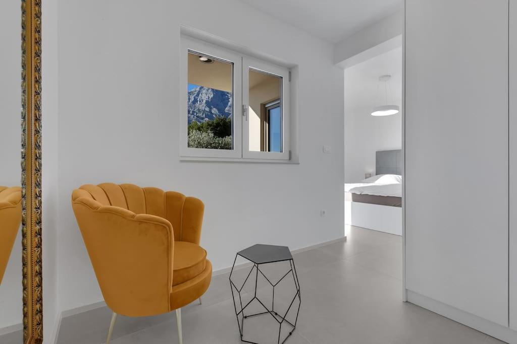 Apartman Delux With Private Pool - Makarska Exklusiv Tučepi Exteriör bild