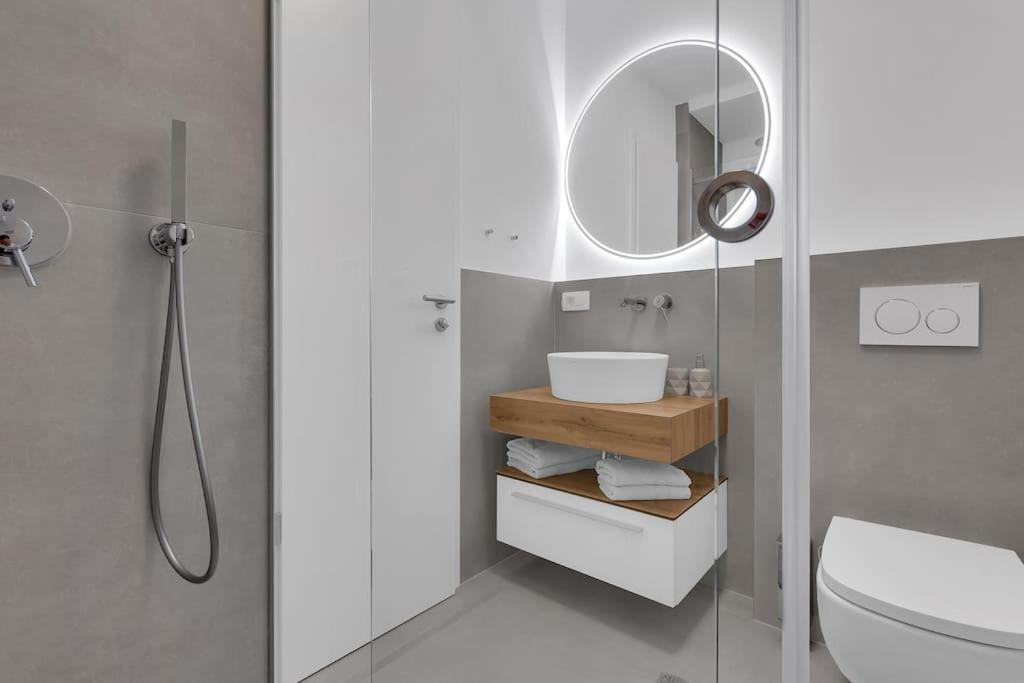 Apartman Delux With Private Pool - Makarska Exklusiv Tučepi Exteriör bild